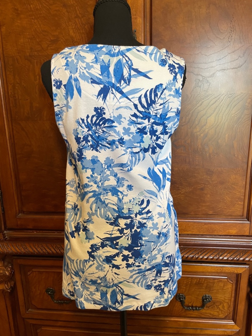 Chico's White and Blue Tropical Print Sleeveless Tunic Size Medium - Picture 5 of 8